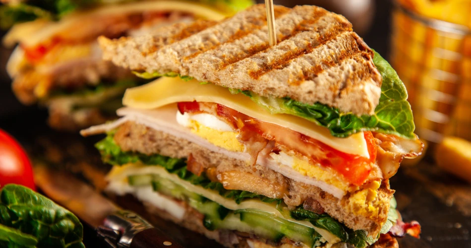 Flavors of Mumbai: Must-Try Street Food Beyond Pav Bhaji